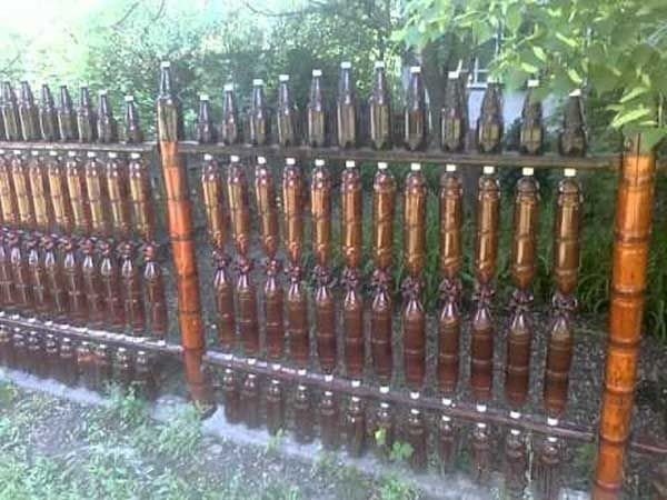 Забор деревянный штакетник с ковкой