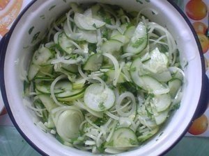 Салат из огурцов на терке