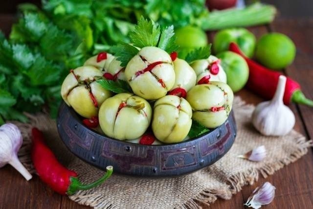 Зеленые соленые помидорчики по-армянски